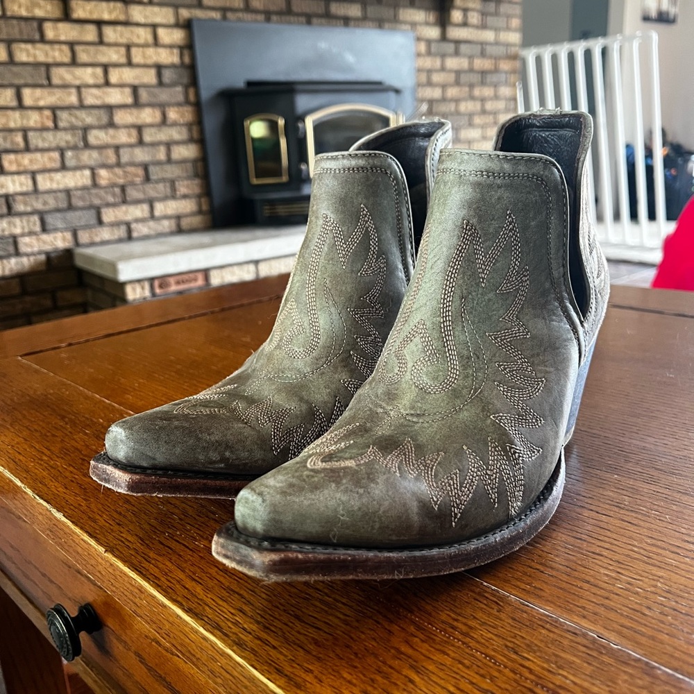 Ariat Dixon Booties - Size 11 Antique Turquoise